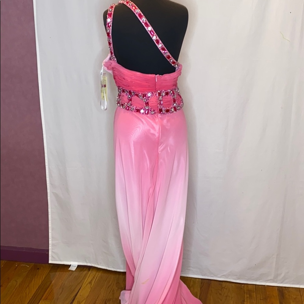 One shoulder - Picture 3 of 4